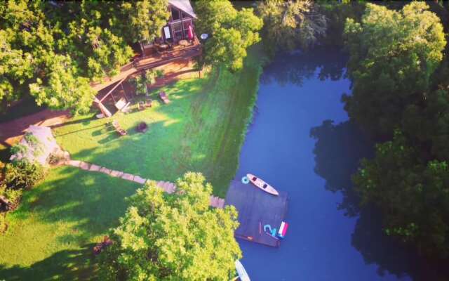 Geronimo Creek Retreat Glamping Cabin #5 - Campsite