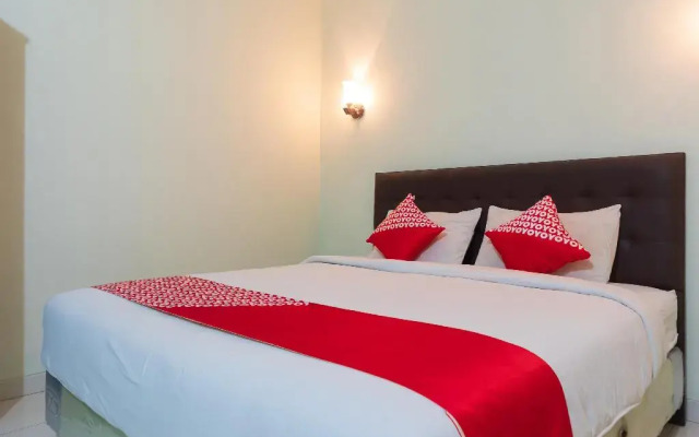 Super OYO 1682 Greenia Hotel