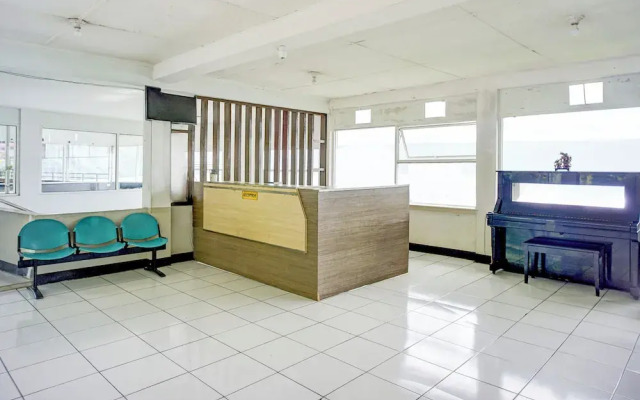 OYO 94772 Gapura Hotel