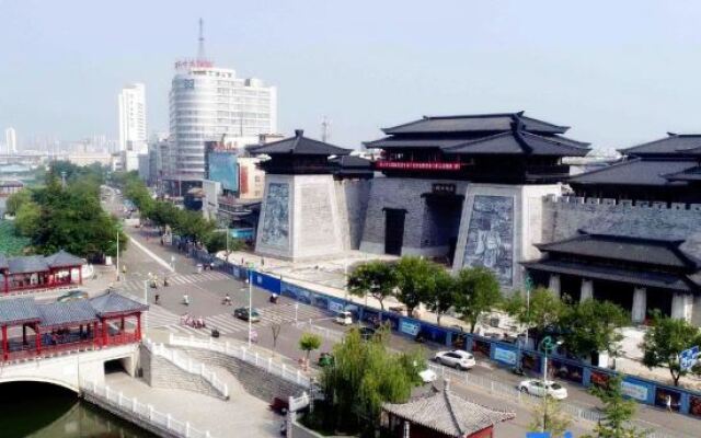 Rebecca Hotel (Xuchang Caowei Ancient City)