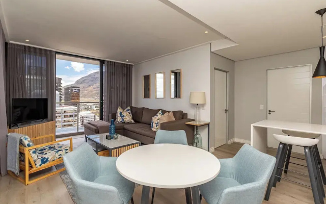 16 On Bree Superior Apartment