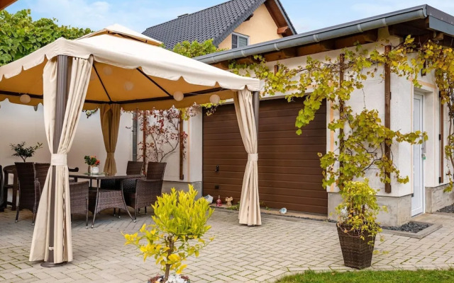 Apartment With Fenced Garden in Faid