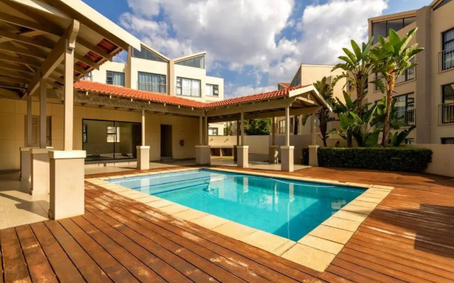 Lovely 2 bedroom apartment around Montecasino