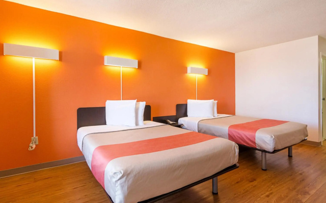 Motel 6 Newnan, GA