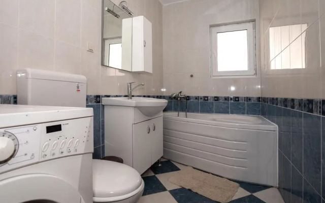 Nice Apartment in Komarna With Wifi and 3 Bedrooms