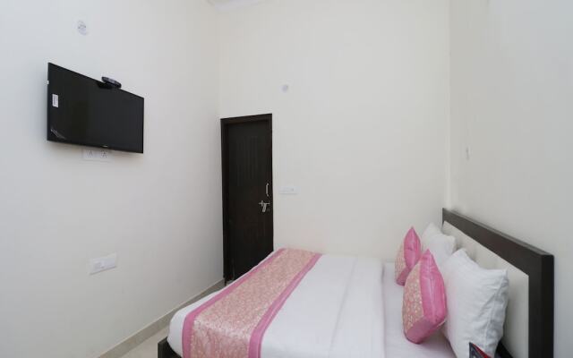 OYO 12738 Hotel Diamond