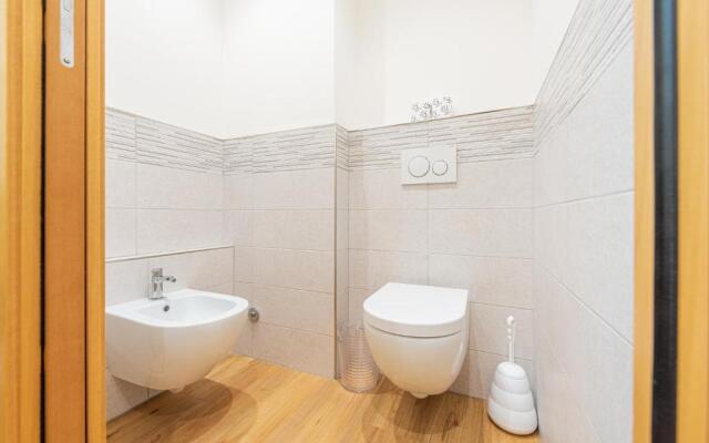 Room 176, Alba town