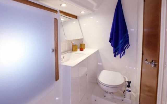 Moody 41 by Veleros Colombia