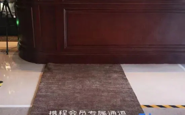 Slender West Lake Zhongji Executive Apartments