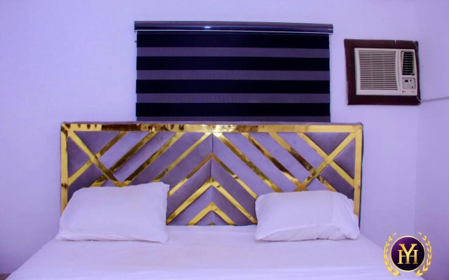 Yais Hotel and Suites