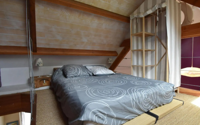 Quaint Holiday Home  in Saint-Gilles-les-Bois with Garden