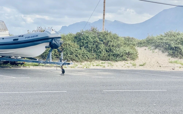 Canaryislandshost l Famara Surfer Apartment