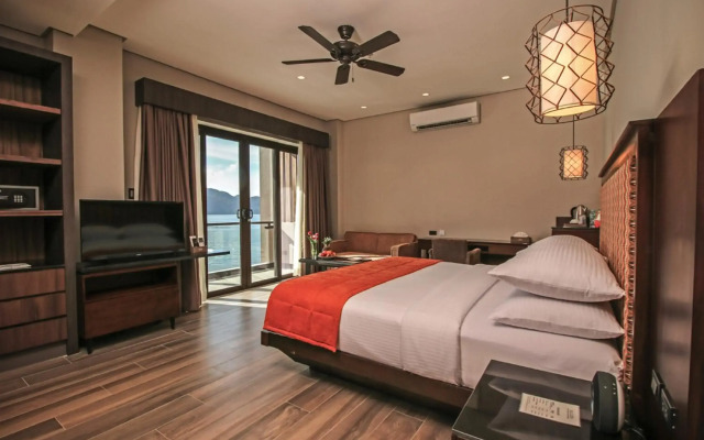 Two Seasons Coron Bayside Hotel