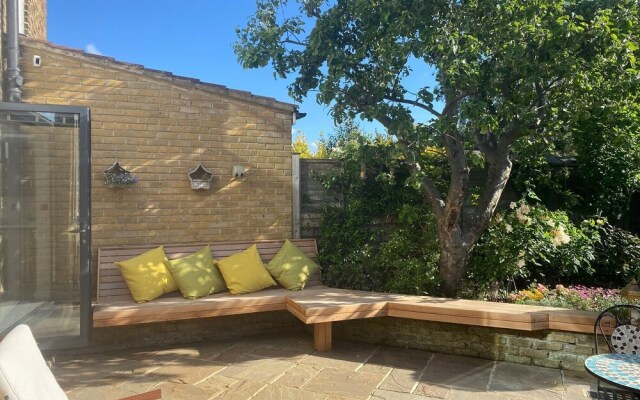 Family 4-bed House & Secluded Garden - Wimbledon