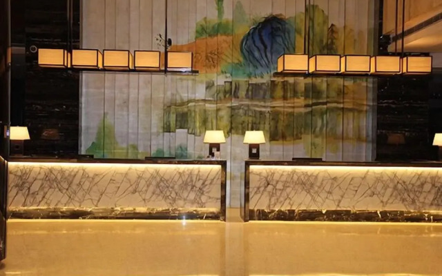 Luan Suntone Plaza Hotel