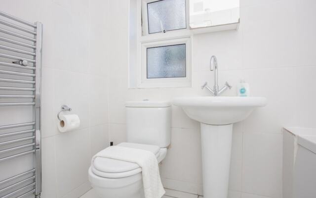 Spacious 4 Bedroom House in South Lambeth