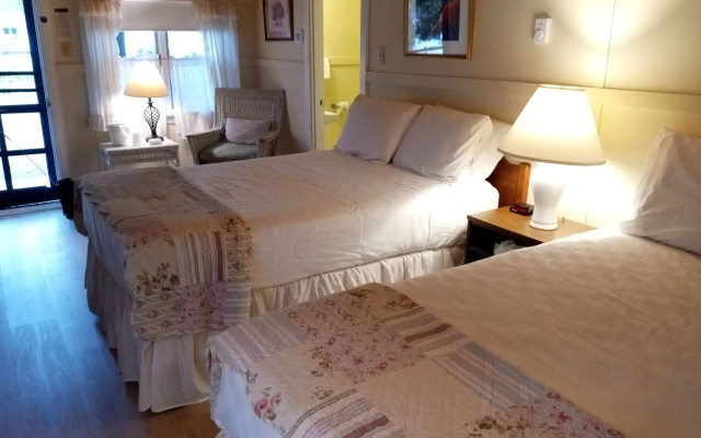 High Tide Inn