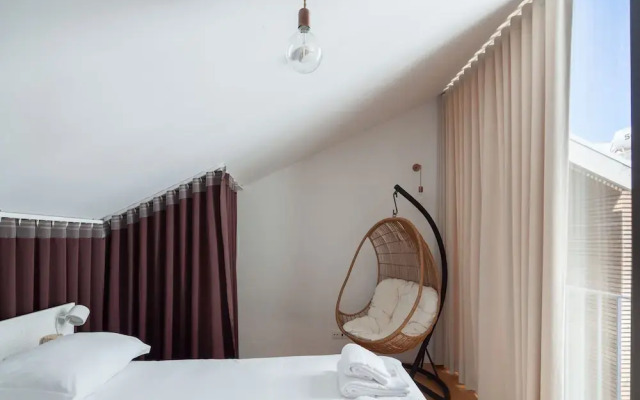 7 Gaia Roaster Apartments