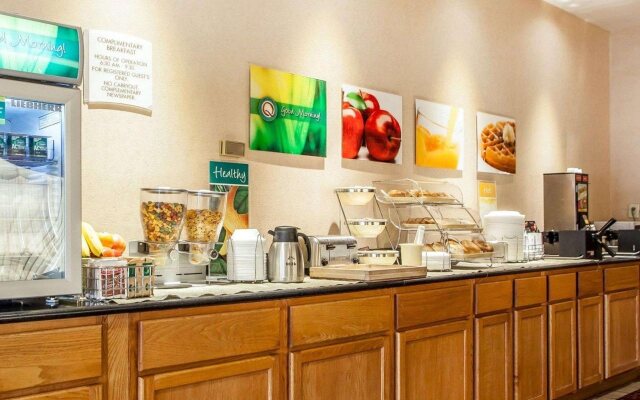 Quality Suites Milwaukee Airport