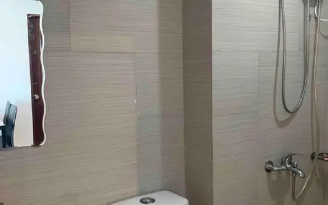 Lovely 1 Bedroom Condo with Balcony
