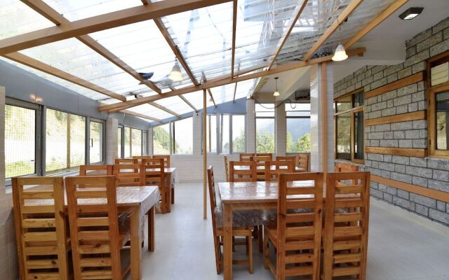 OYO 14150 Celebriti Suites