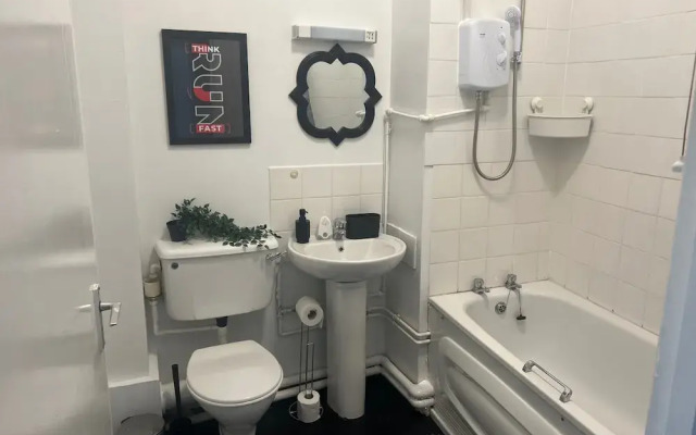 1-bed Apartment, Sleeps 6, in the City Center
