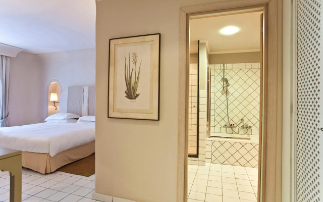 Therasia Resort Sea & Spa - The Leading Hotels of the World