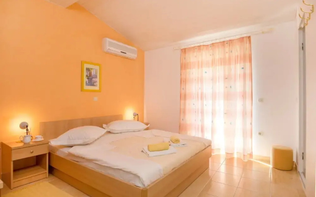 Beach Resort Apartments Bucina