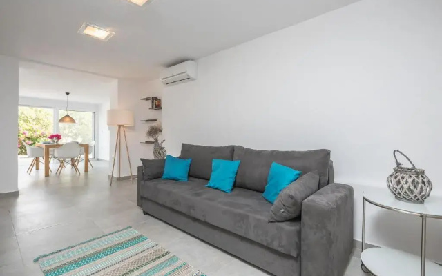 Panorama Residence 2min drive from the Beach