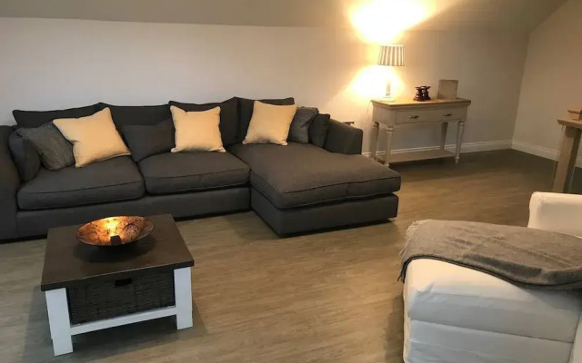 High Specification Coach House, Ebford