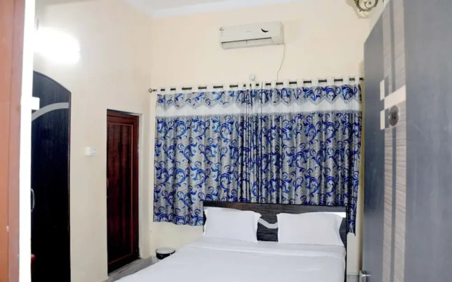 Raviz Inn
