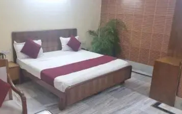 Hotel Shri Hari by OYO Rooms