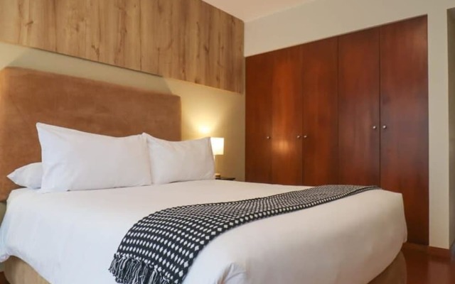 w Spectacular 1BR w Sunny Terrace