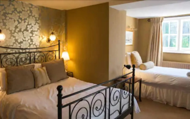 The White Cliffs Hotel