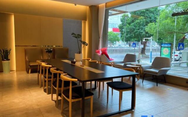 Motel168 Zhongshan XinZhong Road Inn