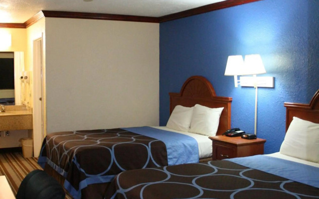 Super 8 by Wyndham San Marcos