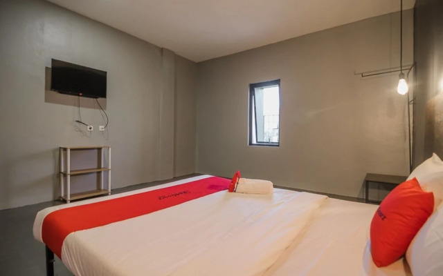 RedDoorz Plus near Maimun Palace 2 Medan