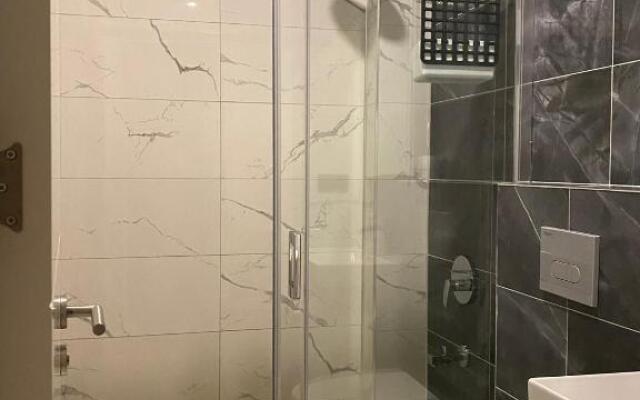 cozy 2 bedroom condo with pool and amenities