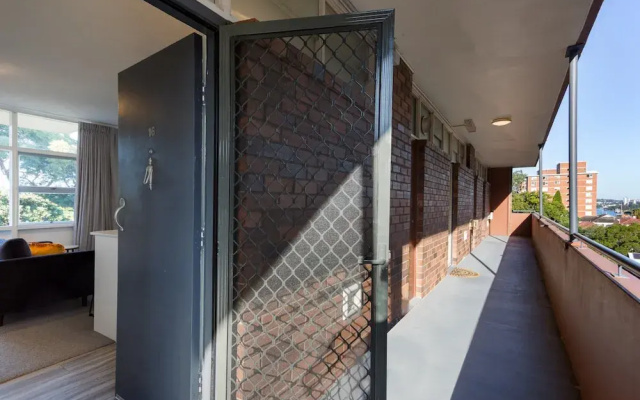 Comfy Balcony Studio Near Parks,