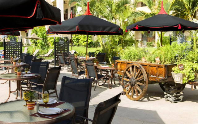 Villa La Estancia Residences