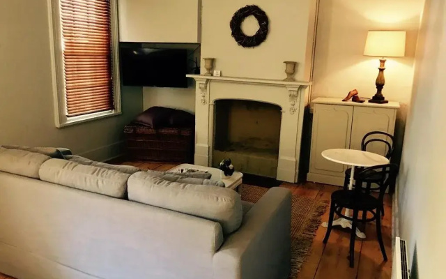 Fig Cafe and Accommodation