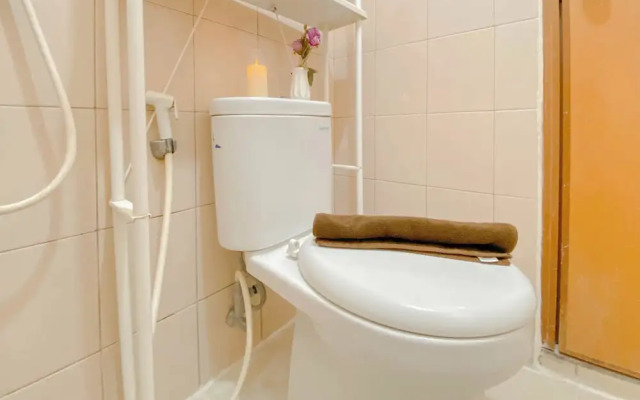 Homey And Good Place Studio At Tifolia Apartment