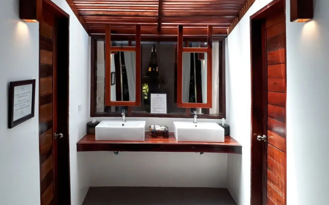 Harana Surf Resort - Hostel