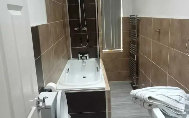 Charming 2-bed Apartment in Wolverhampton