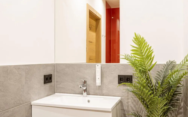 Appealing Apartment With Pool