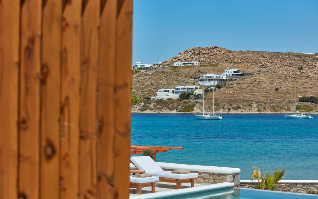 Mykonos Waves Beach House & Suites