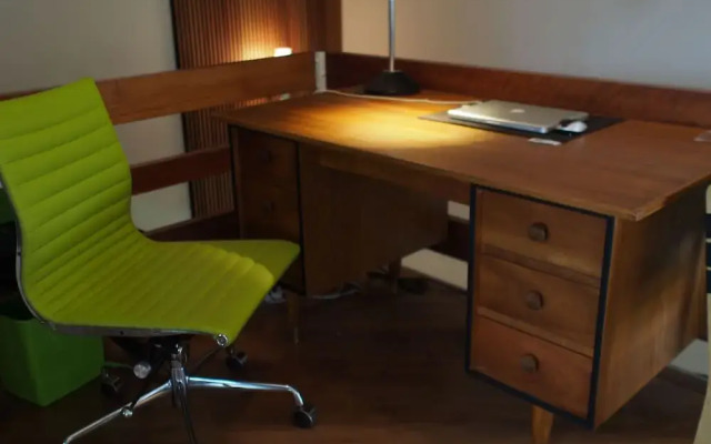 Silver Sands - A Unique Retro Beauty