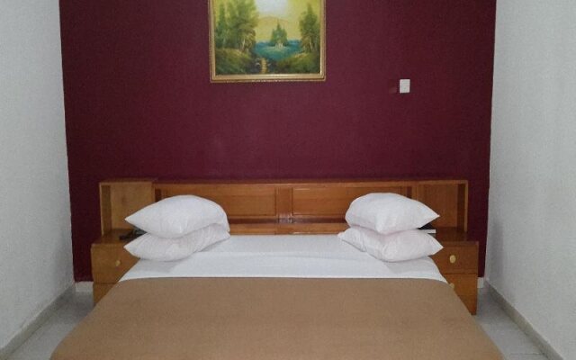 Sir Max Hotel