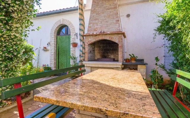 Quaint Apartment With Garden in Medulin