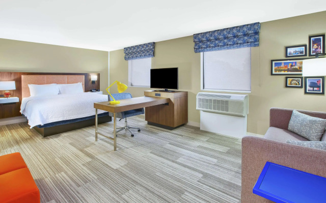 Hampton Inn & Suites Oakwood Village-Cleveland